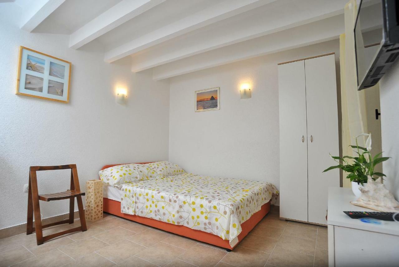 Apartments Sonia & Ana โตรกีร์ ภายนอก รูปภาพ