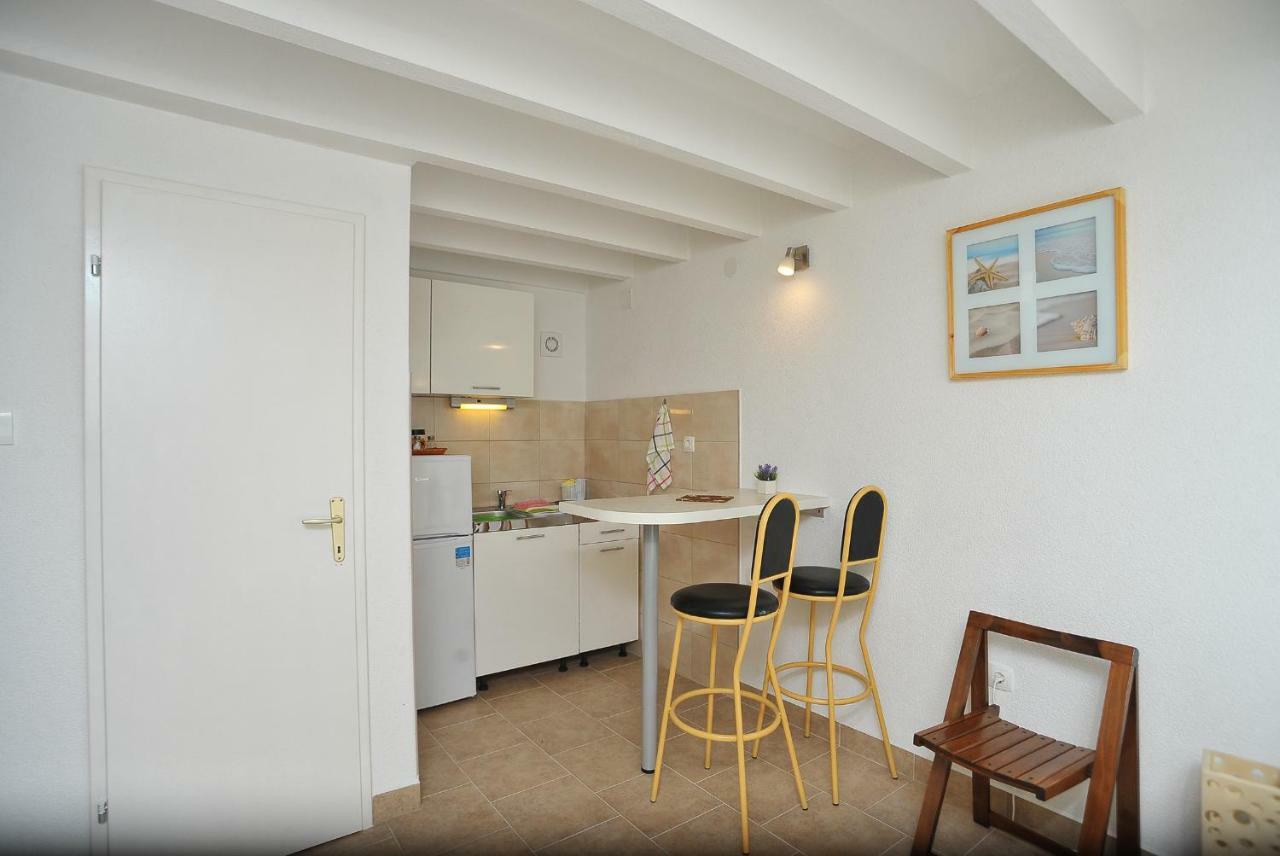 Apartments Sonia & Ana โตรกีร์ ภายนอก รูปภาพ