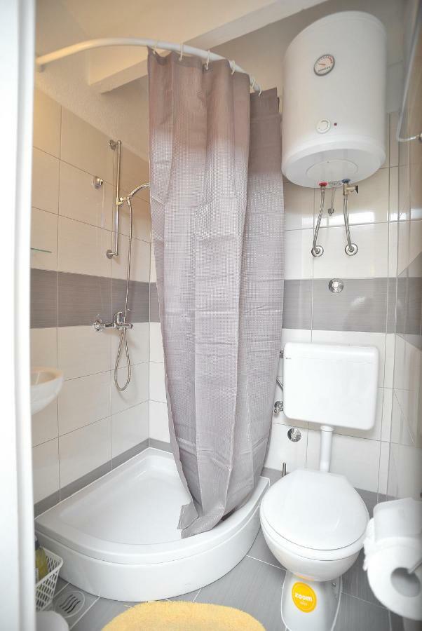 Apartments Sonia & Ana โตรกีร์ ภายนอก รูปภาพ